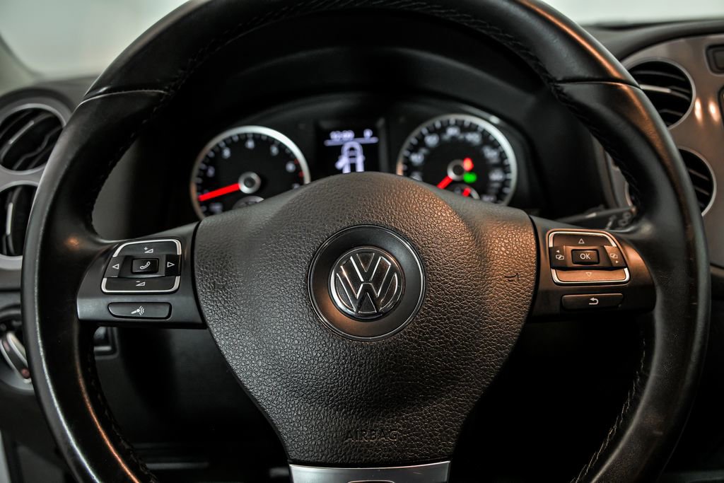 Used 2017 Volkswagen Tiguan S image 17