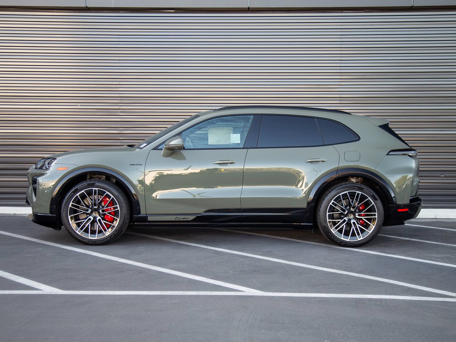 New 2026 Porsche Cayenne Turbo AWD/4WD image 2