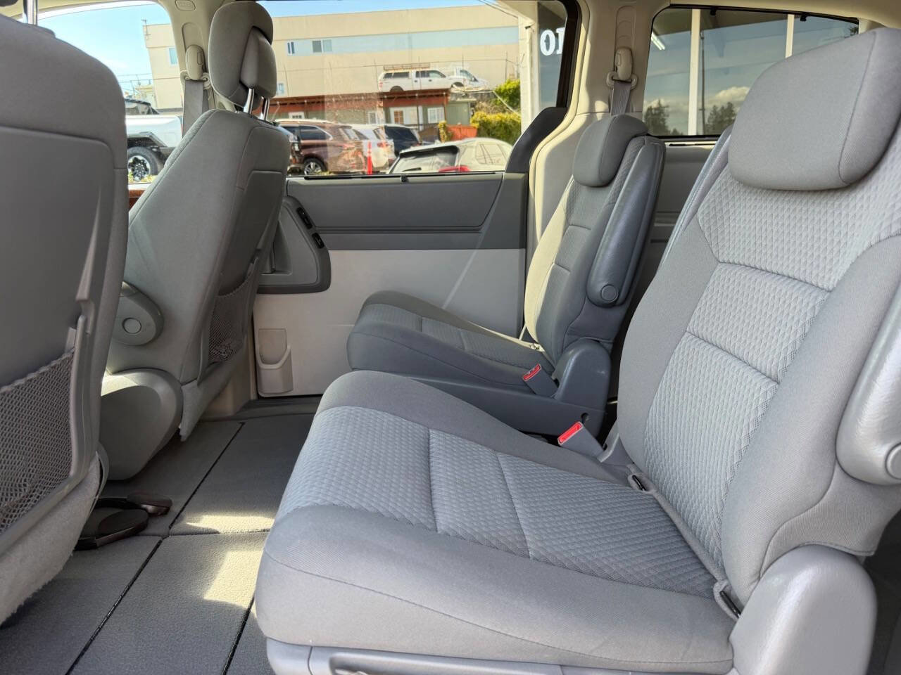 Used 2010 Chrysler Town & Country Touring w/ Entertainment Group #2 image 23