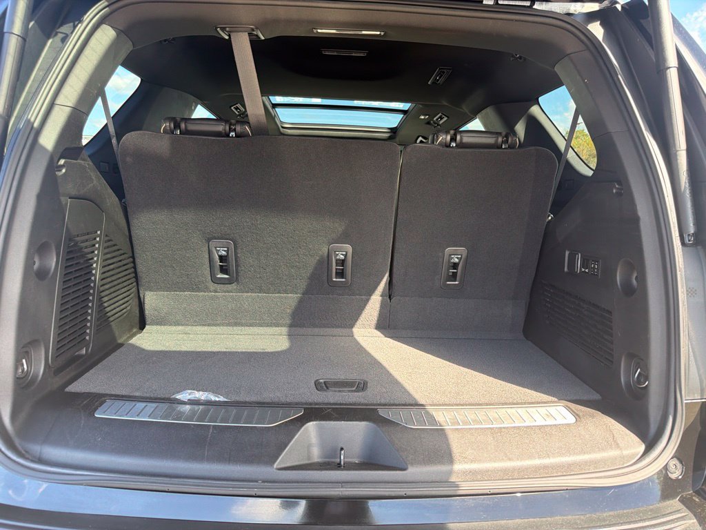Used 2023 Chevrolet Tahoe Premier AWD/4WD image 32