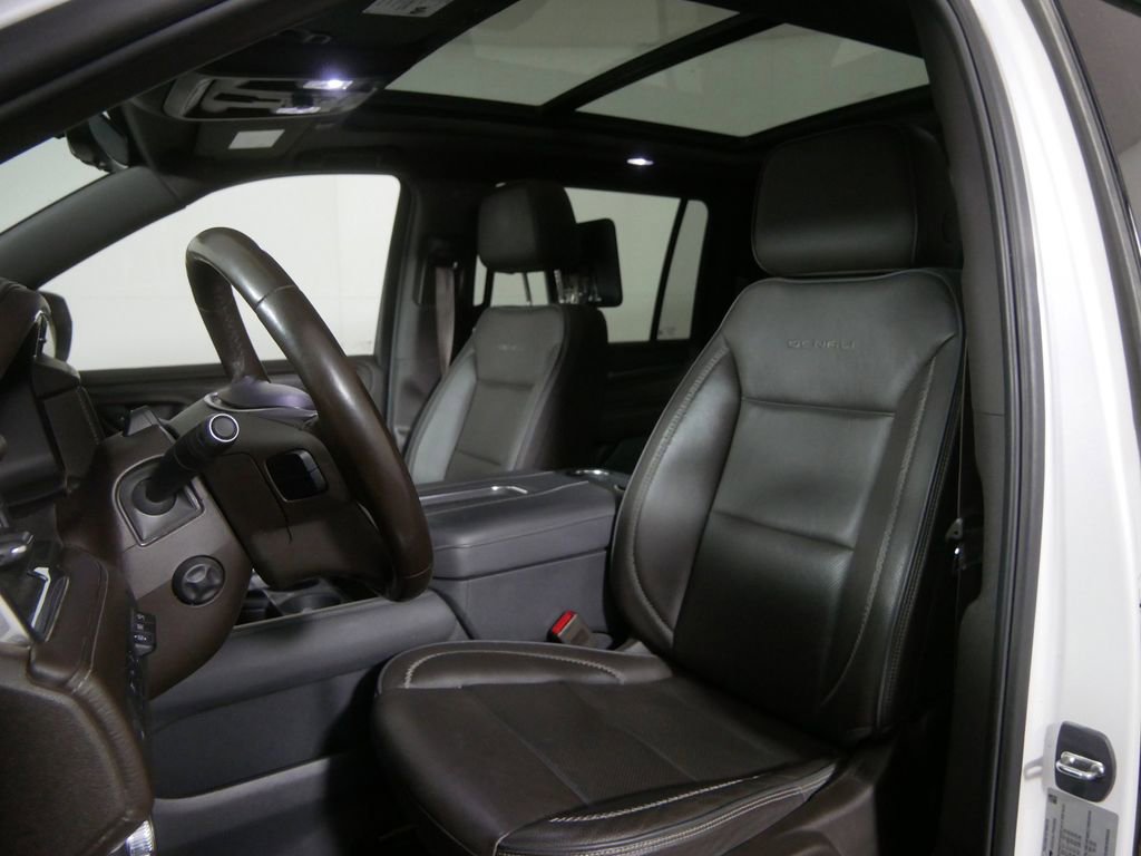 Used 2023 GMC Yukon XL Denali w/ Denali Reserve Package AWD/4WD image 12