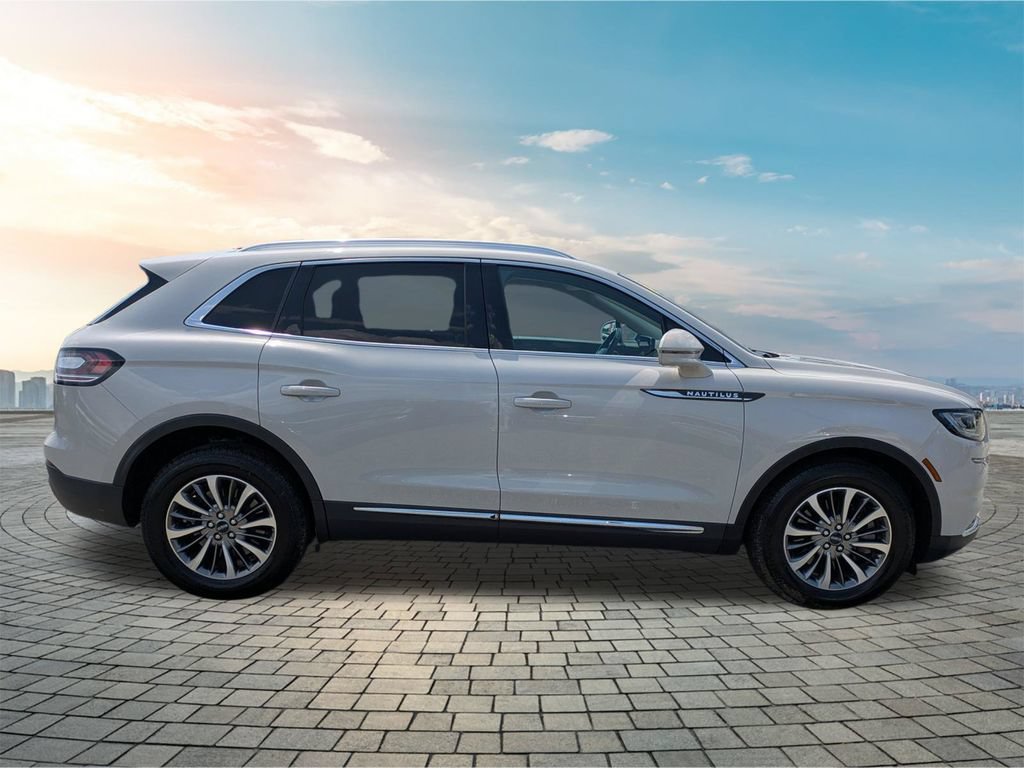 Used 2022 Lincoln Nautilus Reserve AWD/4WD image 4