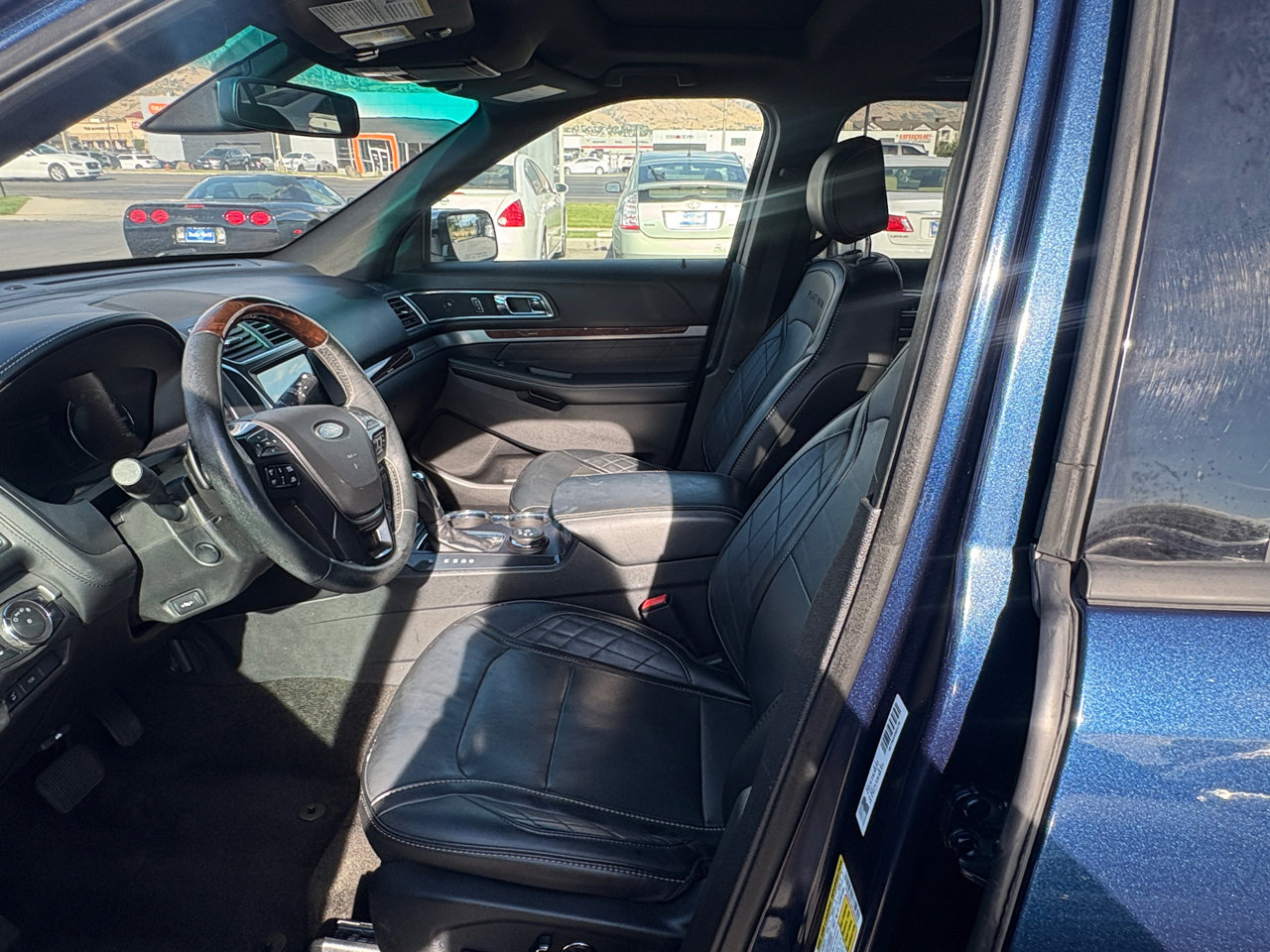 Used 2017 Ford Explorer Platinum image 16