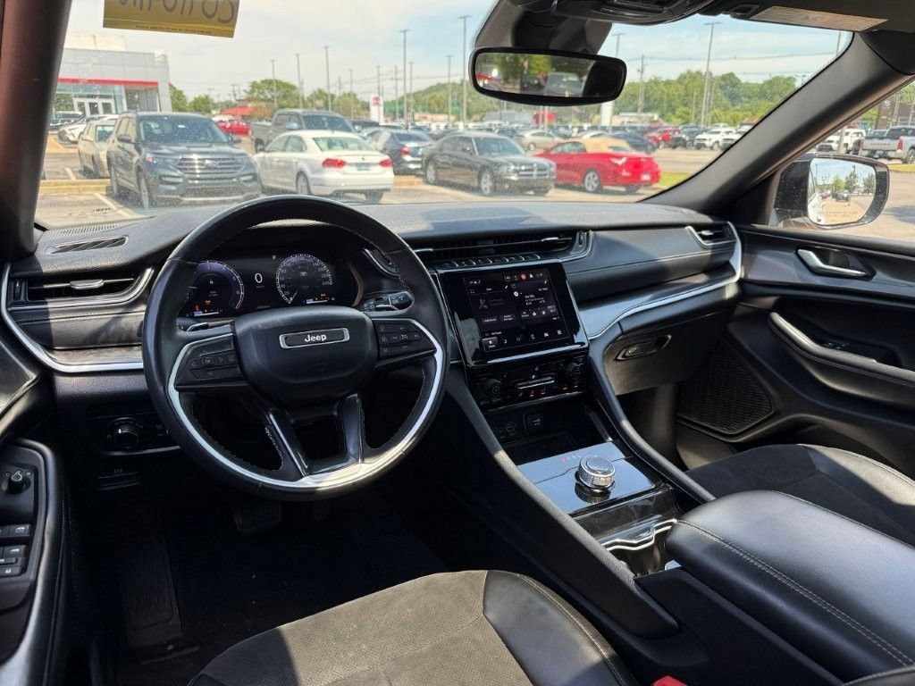 Used 2023 Jeep Grand Cherokee Altitude AWD/4WD image 14