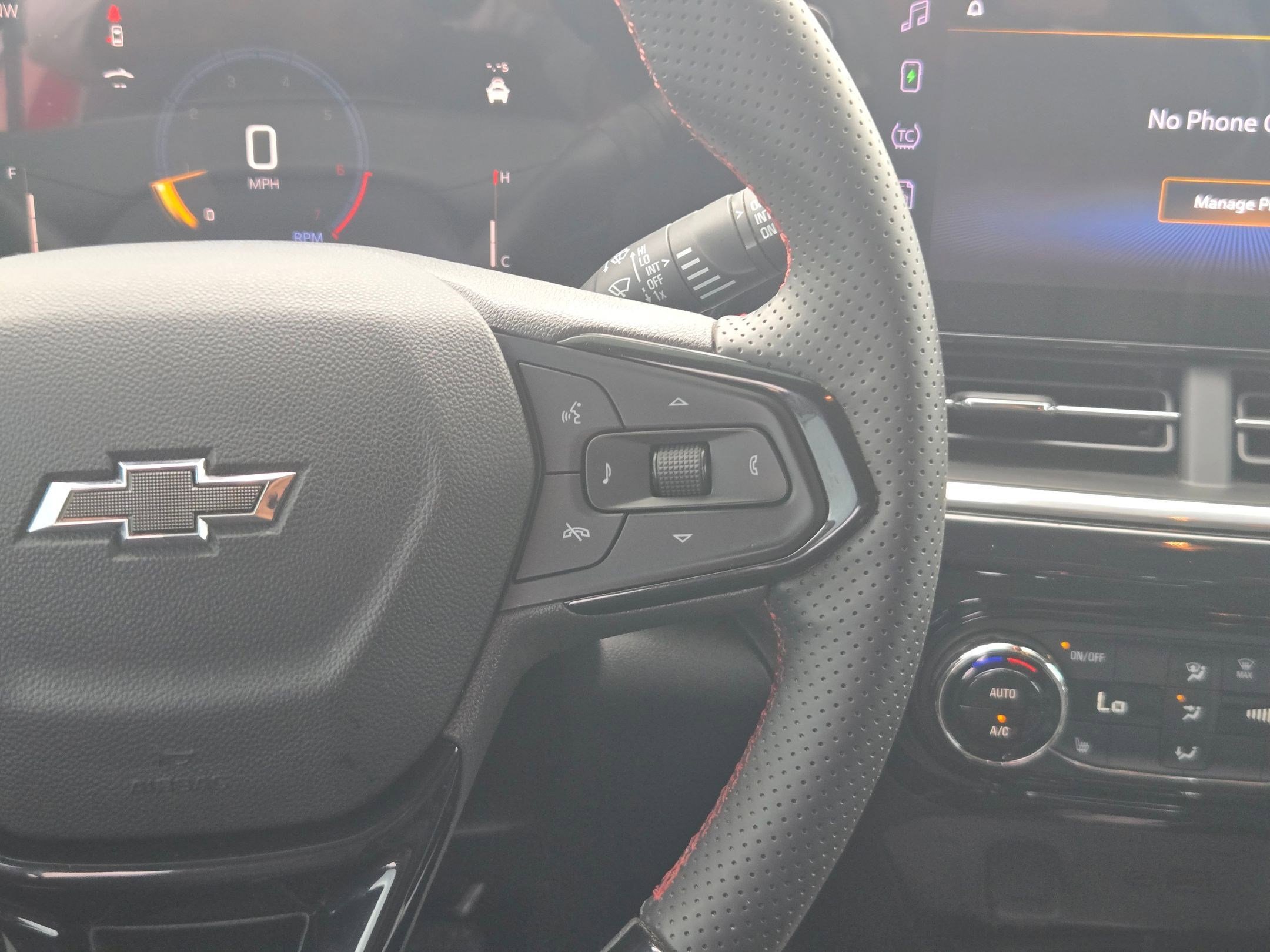Used 2024 Chevrolet Trax RS w/ Sunroof Package FWD image 20