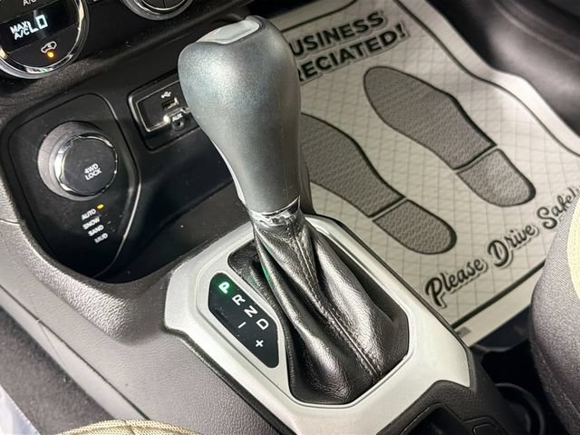 Used 2016 Jeep Renegade Latitude w/ Popular Equipment Group AWD/4WD image 16