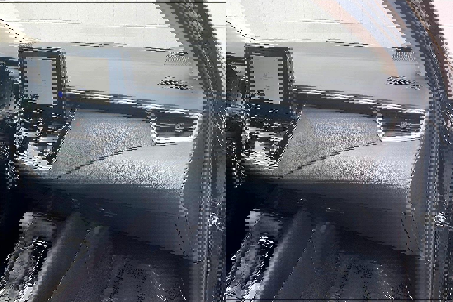 Used 2025 Toyota Corolla LE image 21