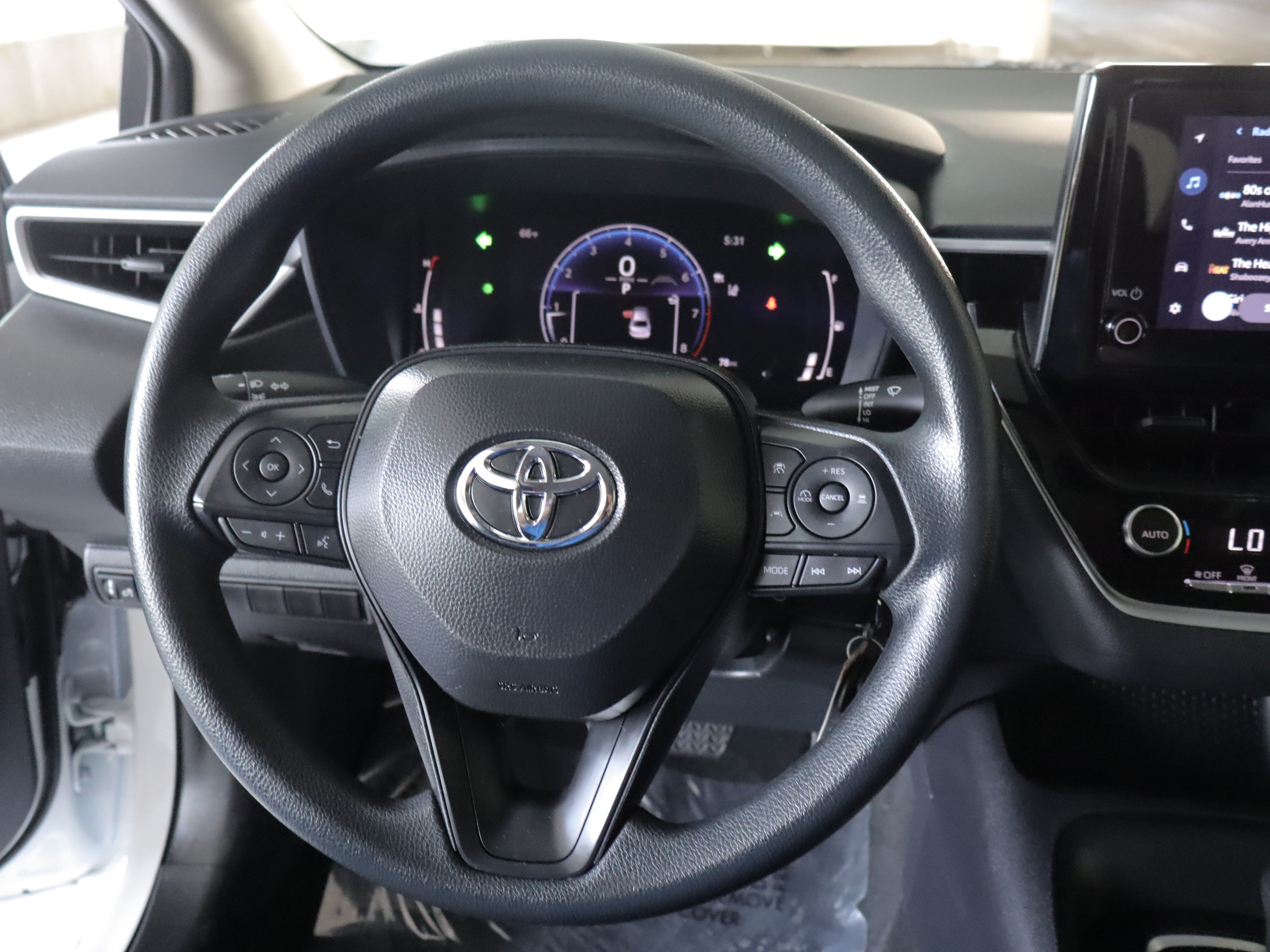 Used 2026 Toyota Corolla LE FWD image 12