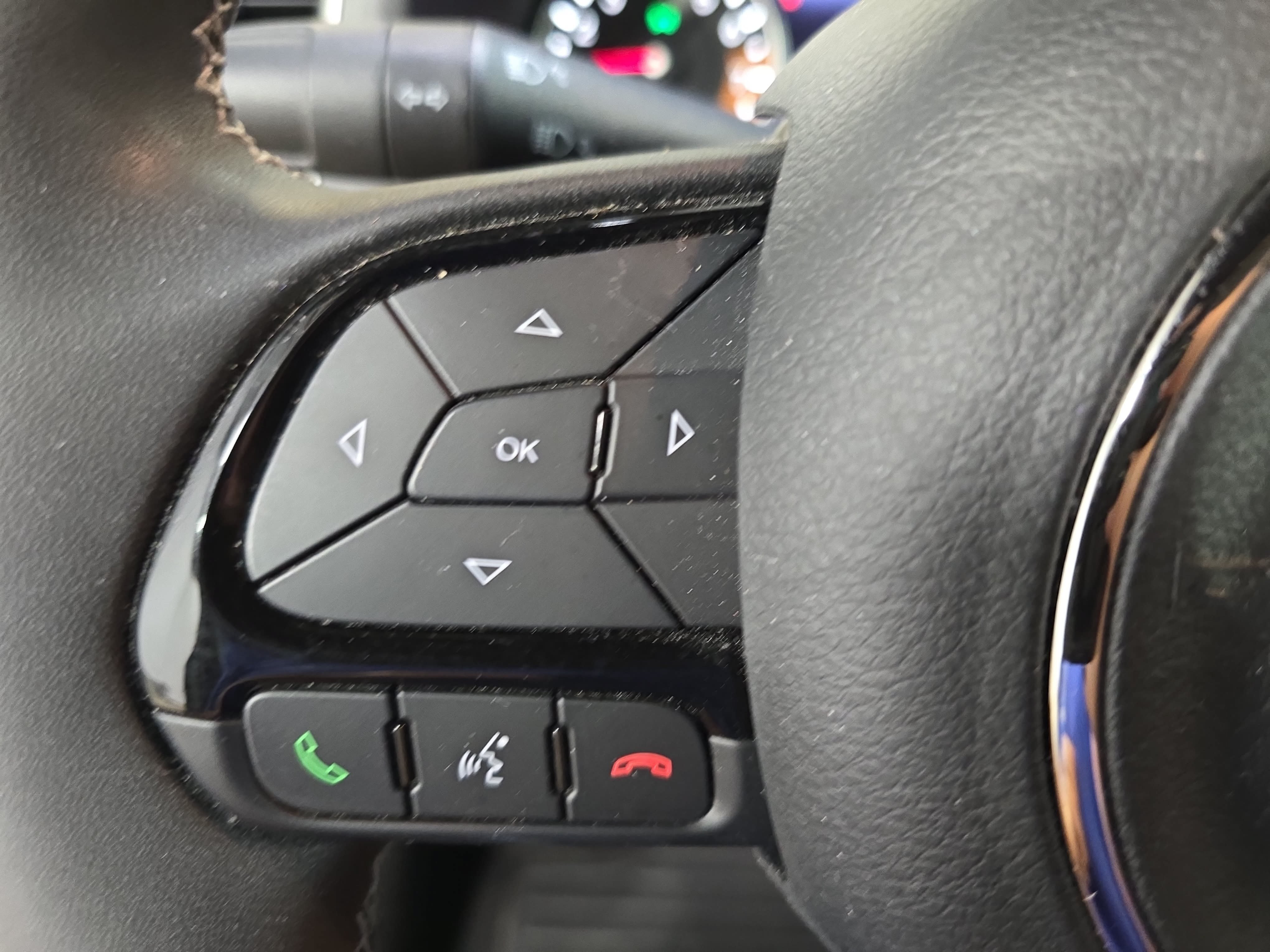 Used 2021 Jeep Renegade Latitude FWD image 14
