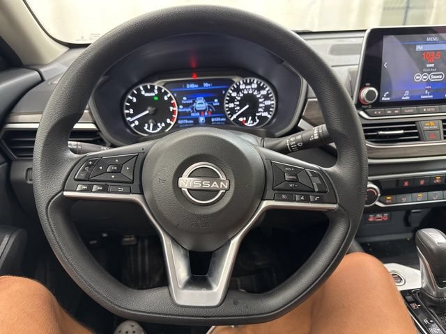 Used 2025 Nissan Altima 2.5 SV FWD image 21
