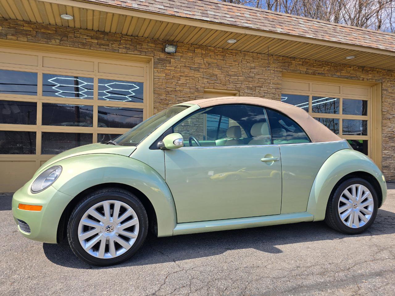 Used 2008 Volkswagen Beetle SE image 47