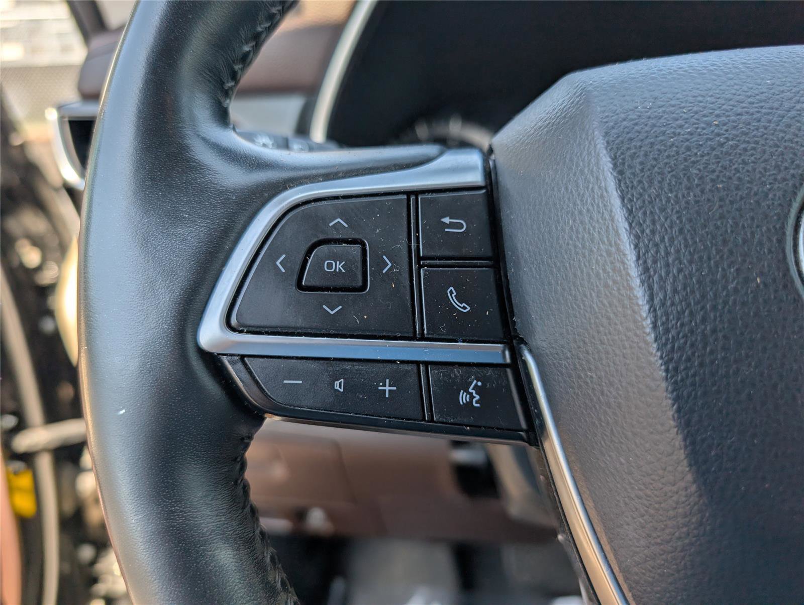 Used 2021 Toyota Highlander Limited image 27