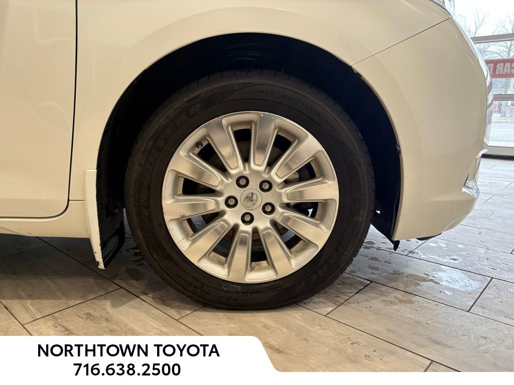 Used 2015 Toyota Sienna XLE w/ XLE Navigation Package image 8