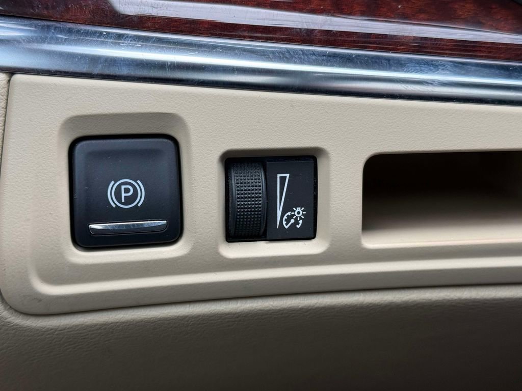 Used 2017 Cadillac XT5 Luxury w/ Driver Awareness Package image 28