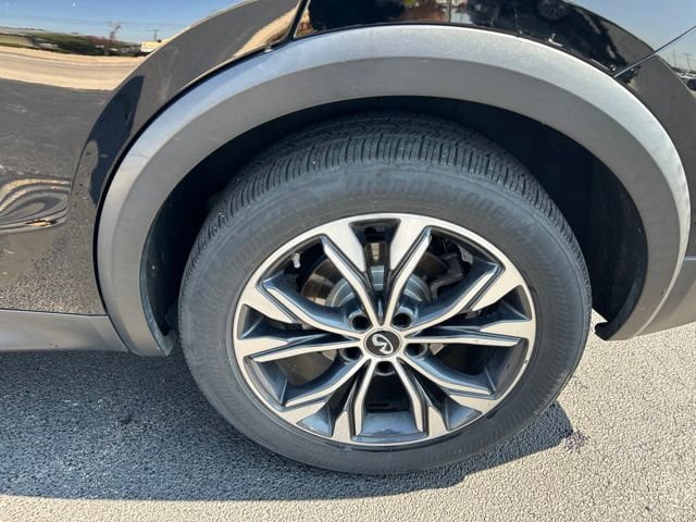 Used 2019 INFINITI QX30 AWD image 12