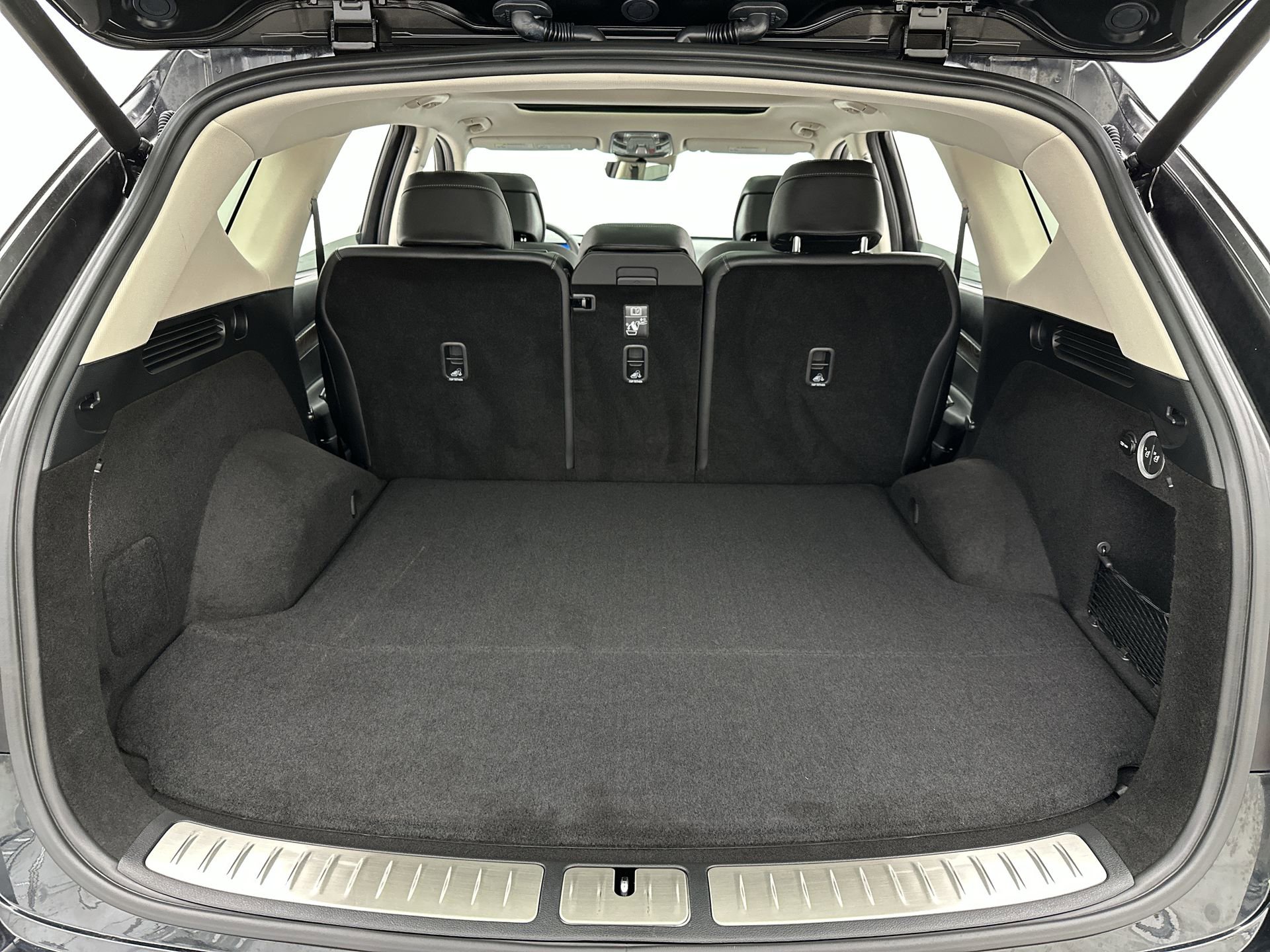Certified 2025 Genesis GV80 2.5T Select AWD/4WD image 24