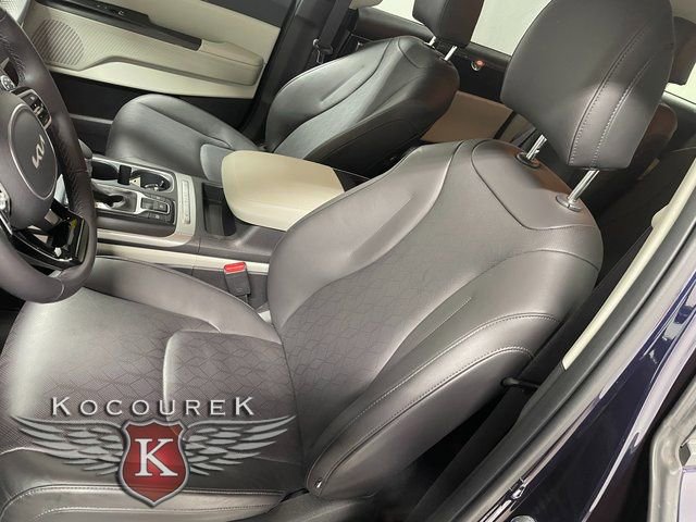 Used 2024 Kia Carnival LX image 12