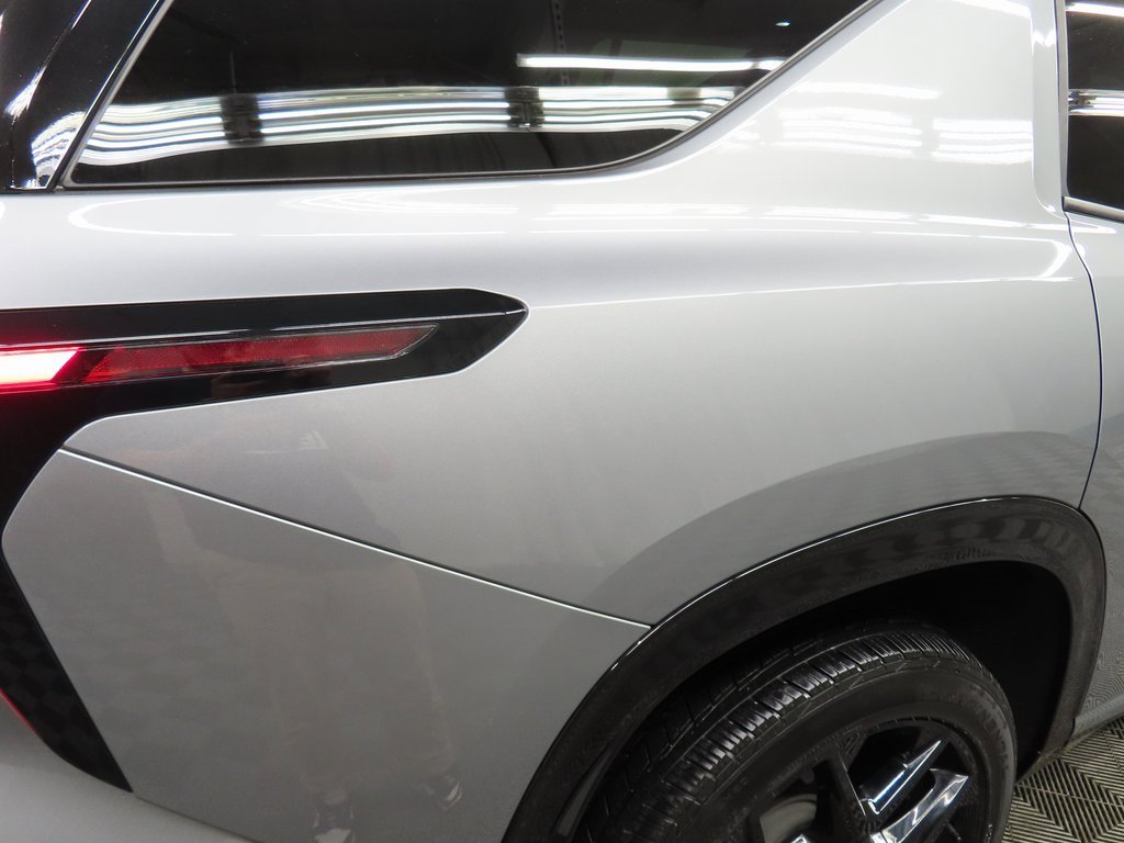 Used 2024 Chevrolet Traverse RS w/ LPO, Floor Liner Package image 38