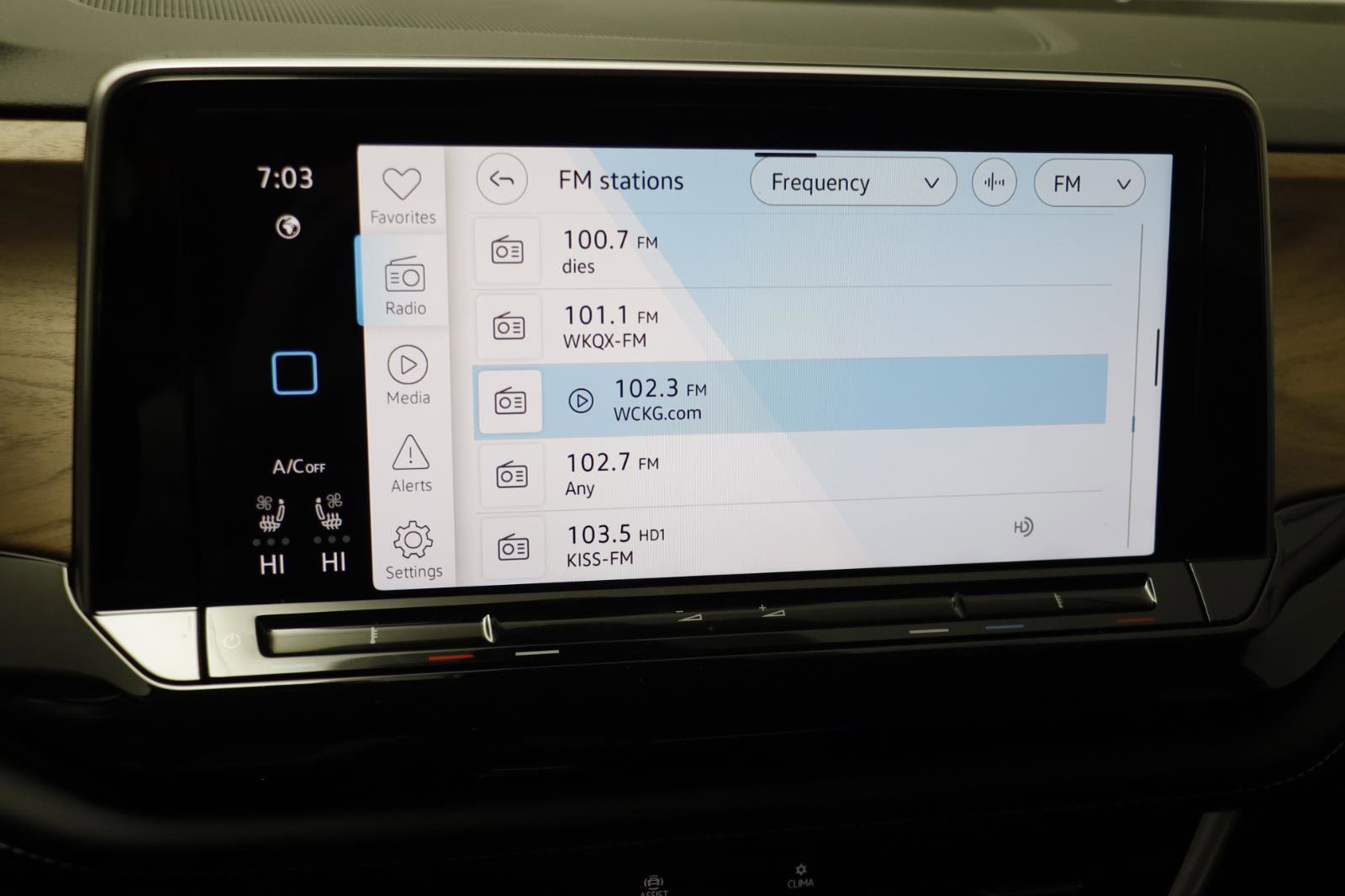 New 2026 Volkswagen Atlas SE image 8