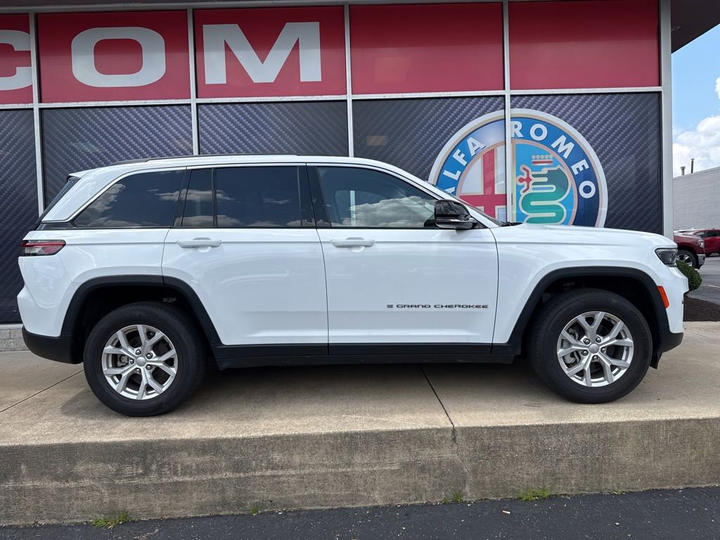 Used 2023 Jeep Grand Cherokee Limited image 2