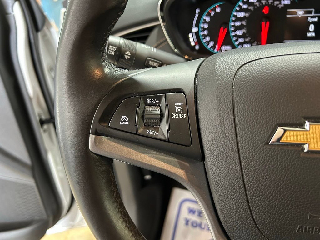 Used 2022 Chevrolet Trax LT w/ LT Convenience Package AWD/4WD image 23