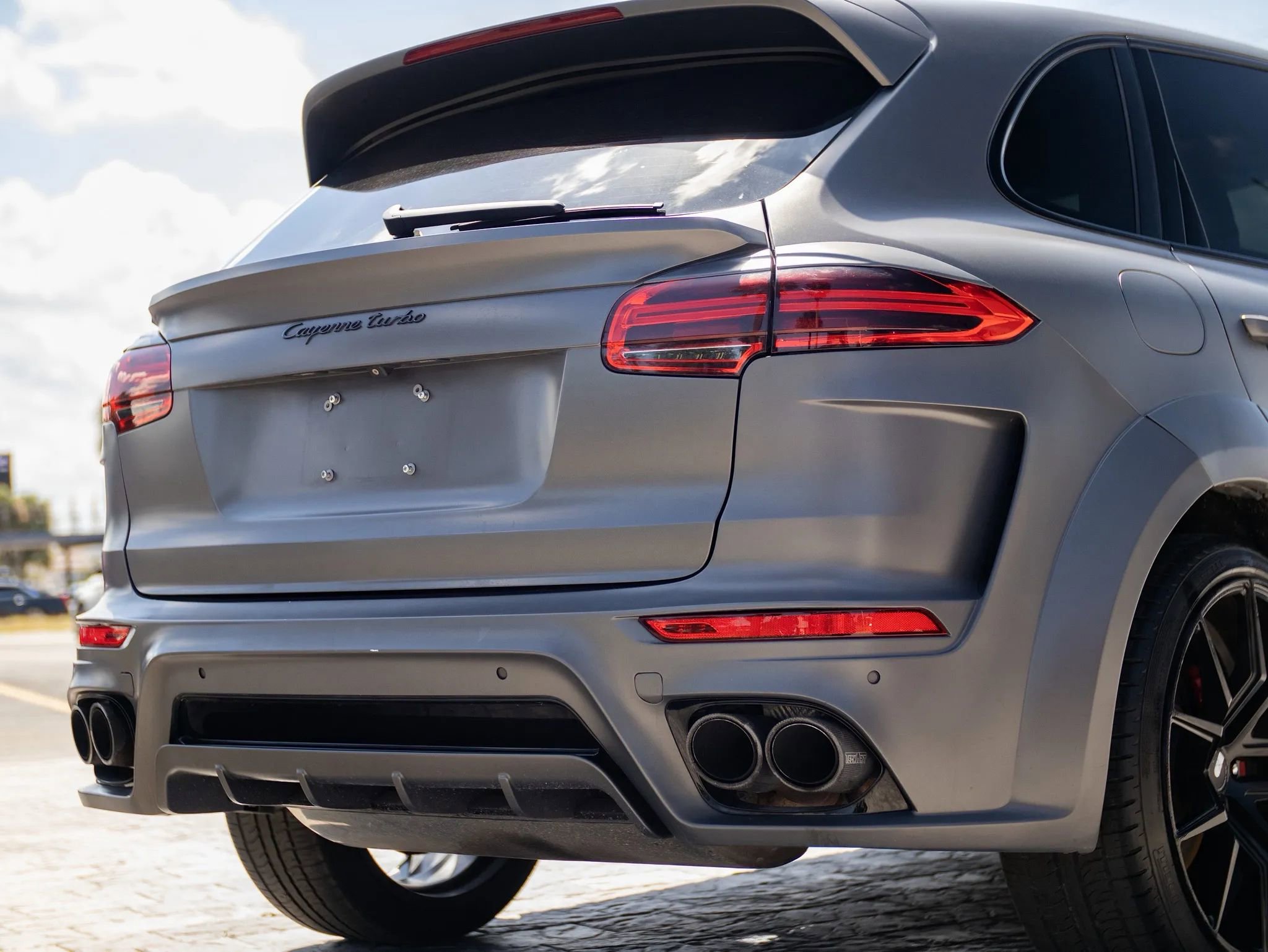 Used 2015 Porsche Cayenne Turbo AWD/4WD image 18