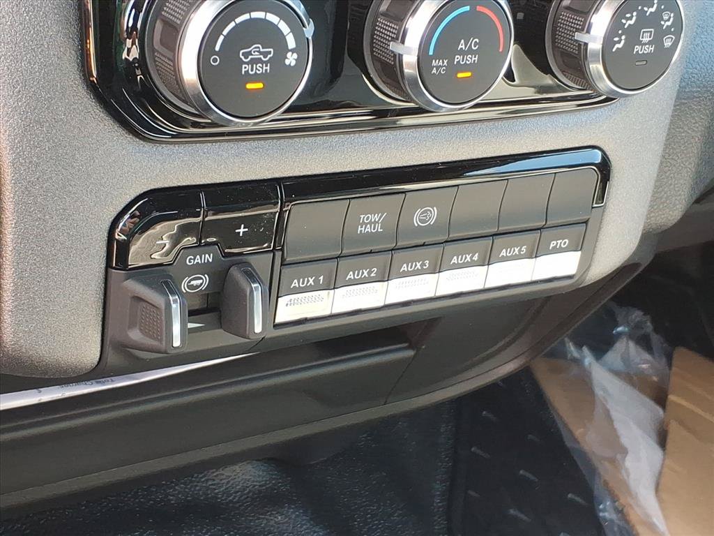 New 2026 RAM 5500 Tradesman AWD/4WD image 30