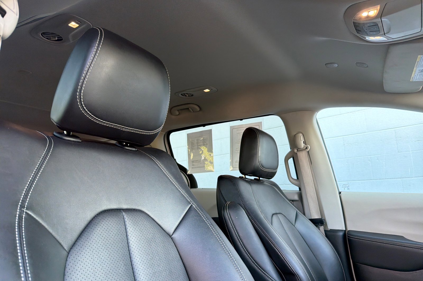 Used 2024 Chrysler Pacifica Touring-L image 17