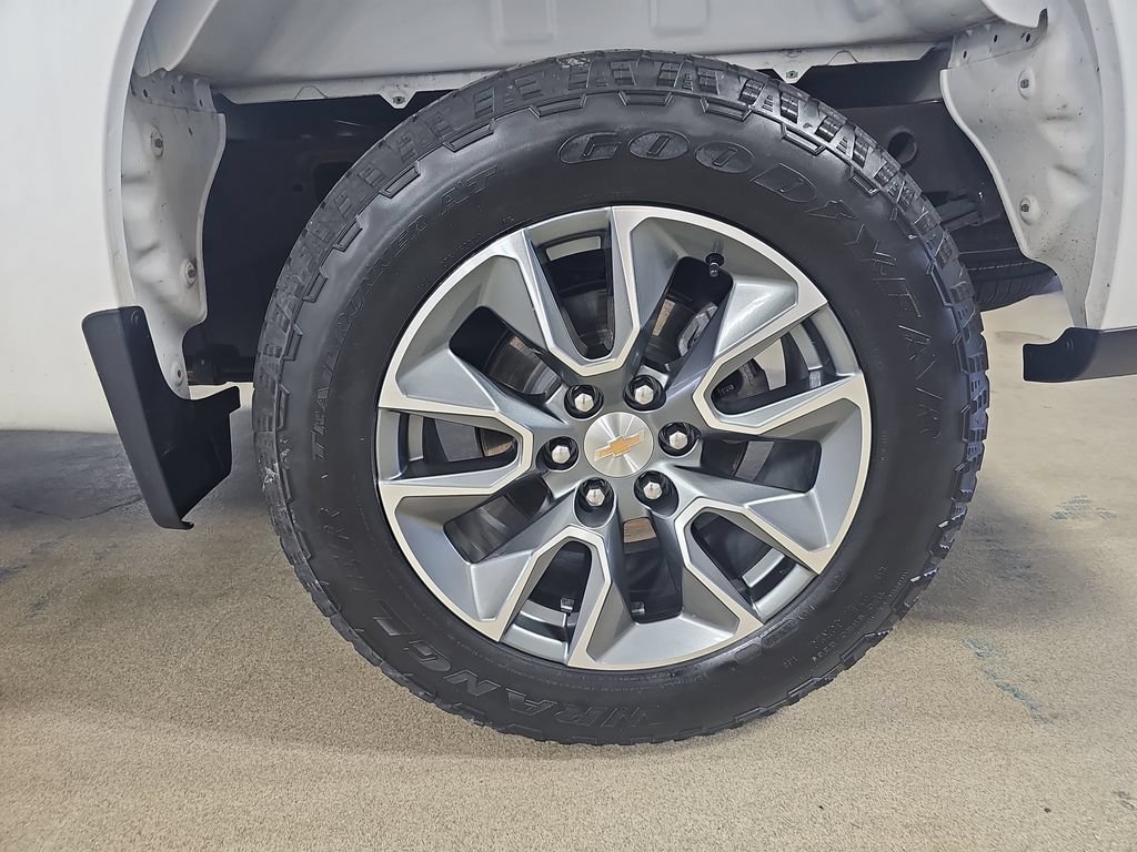 Certified 2024 Chevrolet Silverado 1500 LT AWD/4WD image 38