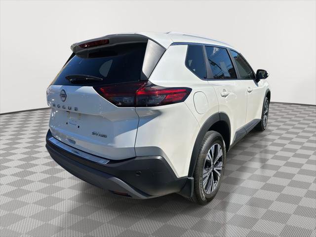 Used 2023 Nissan Rogue SV w/ SV Premium B Package image 2