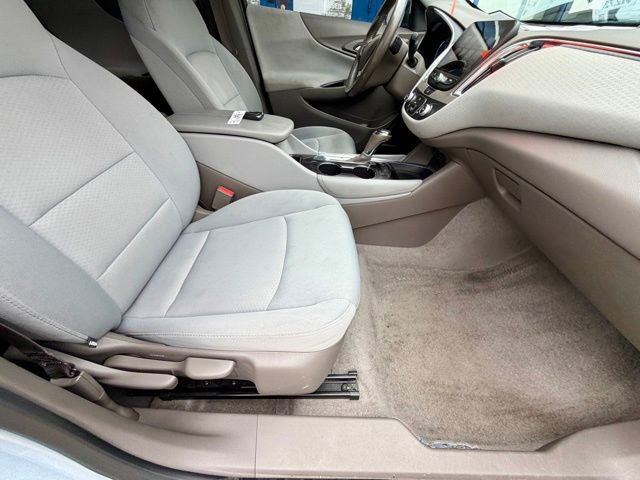 Used 2017 Chevrolet Malibu LT w/ Driver Confidence Package FWD image 19