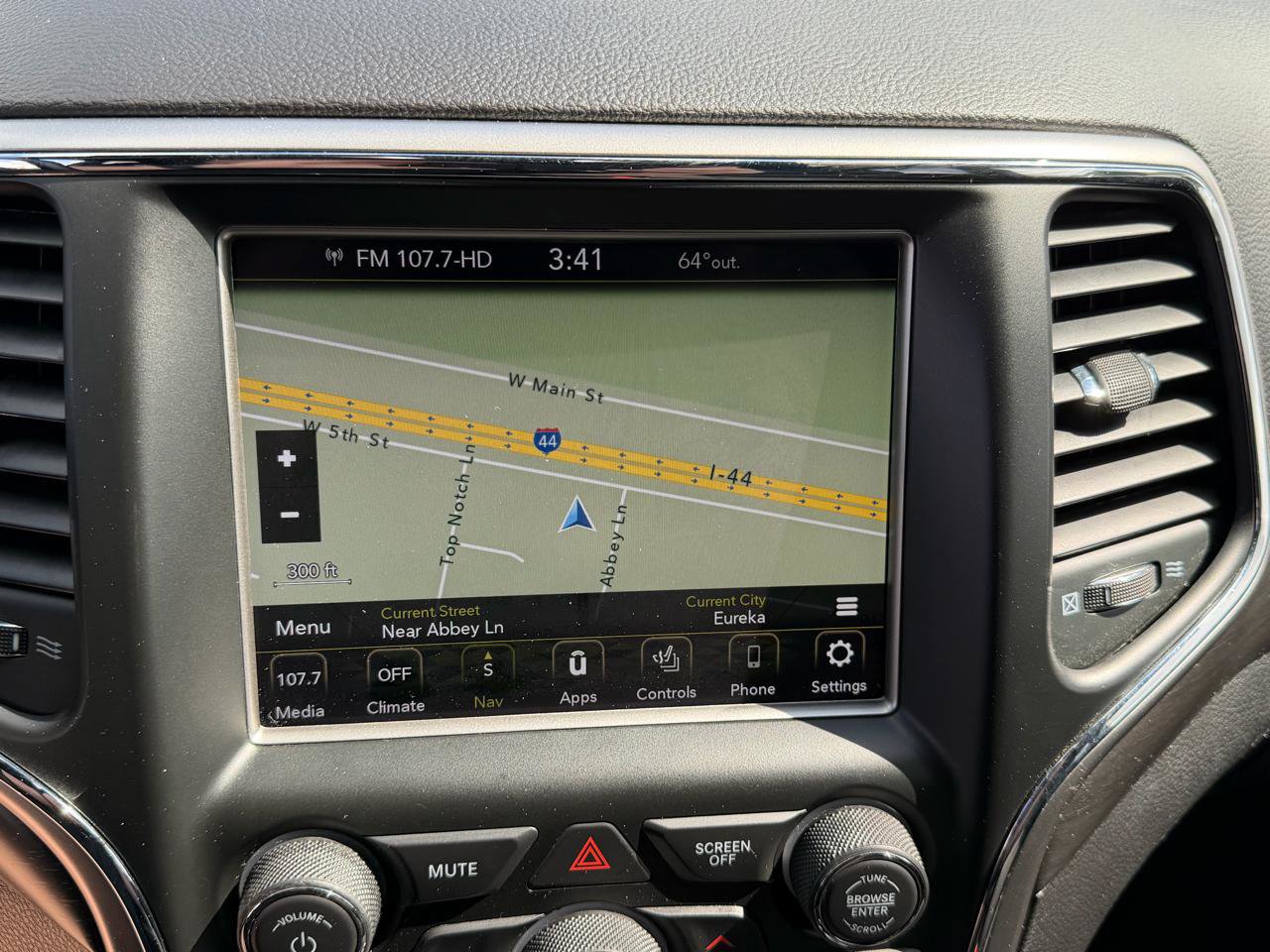 Used 2018 Jeep Grand Cherokee Altitude AWD/4WD image 21