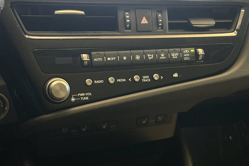 Certified 2025 Lexus ES 300h w/ Premium Package FWD image 19