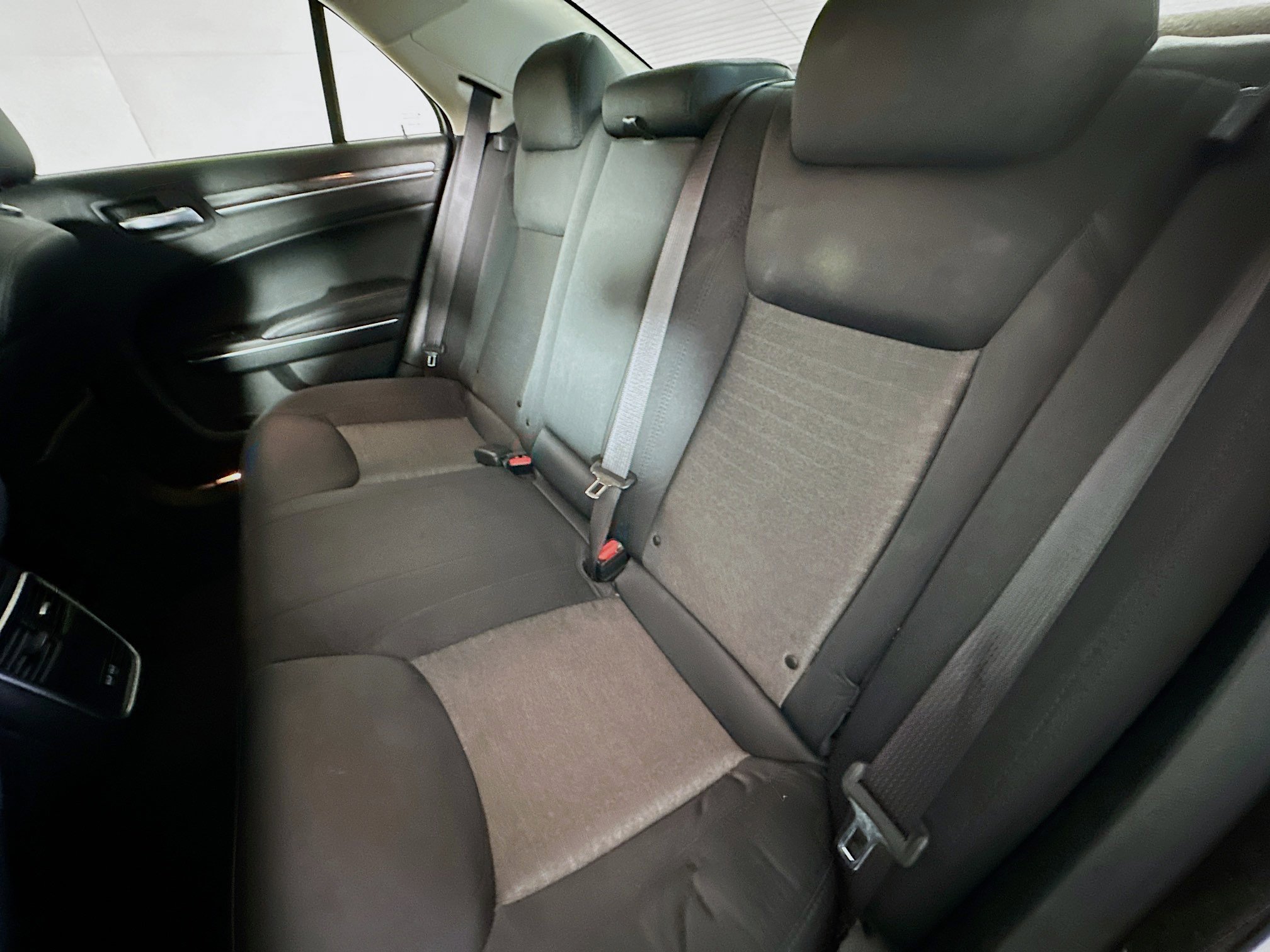 Used 2022 Chrysler 300 Touring w/ Sport Appearance Package image 25