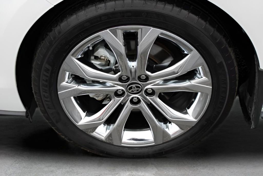 Certified 2024 Toyota Sienna Platinum image 26