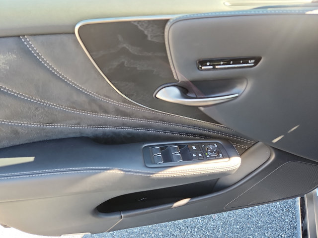 Used 2021 Lexus LS 500 AWD image 12