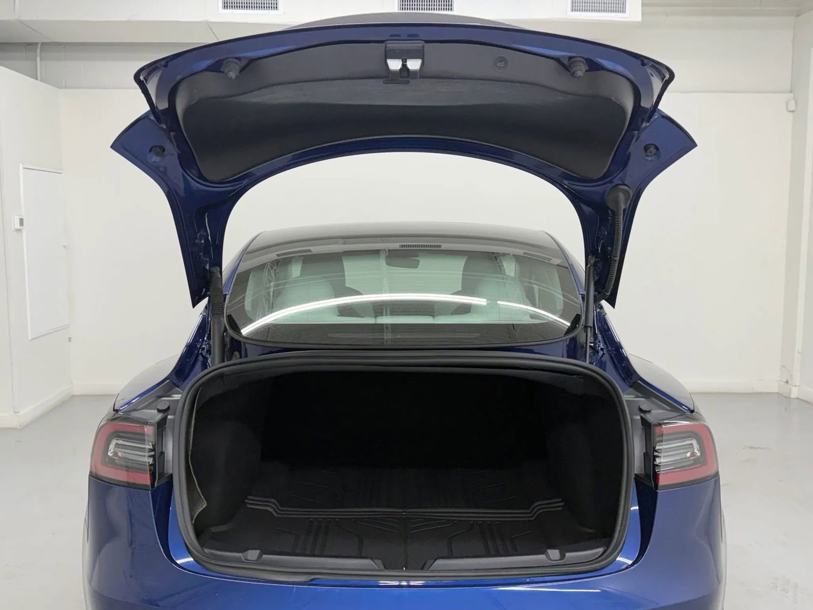 Used 2023 Tesla Model 3 Performance image 35