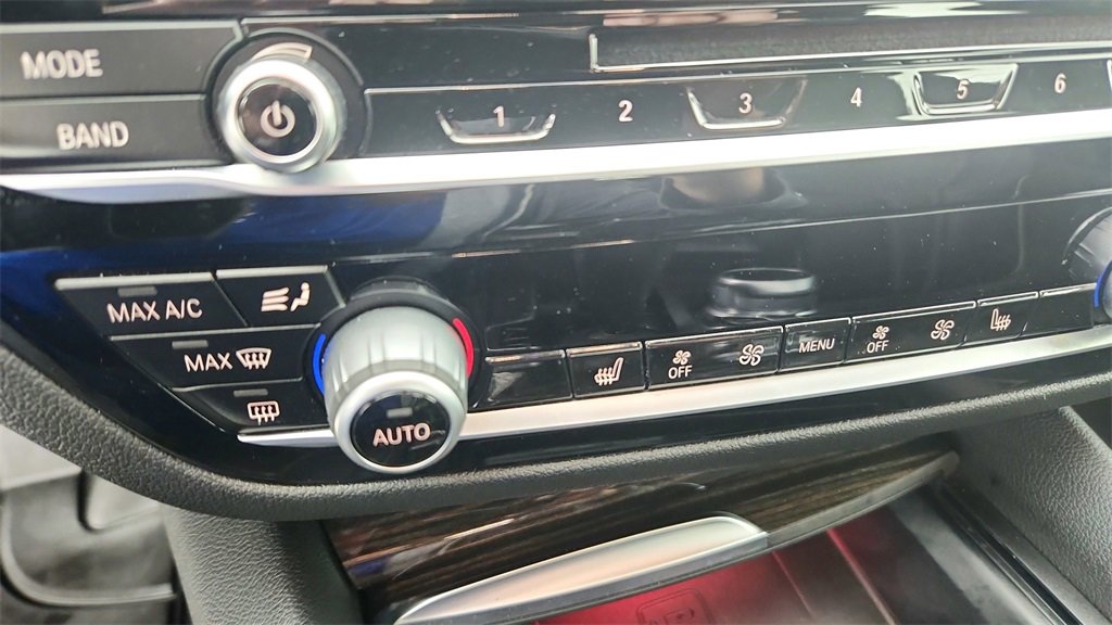 Used 2019 BMW 540i image 24