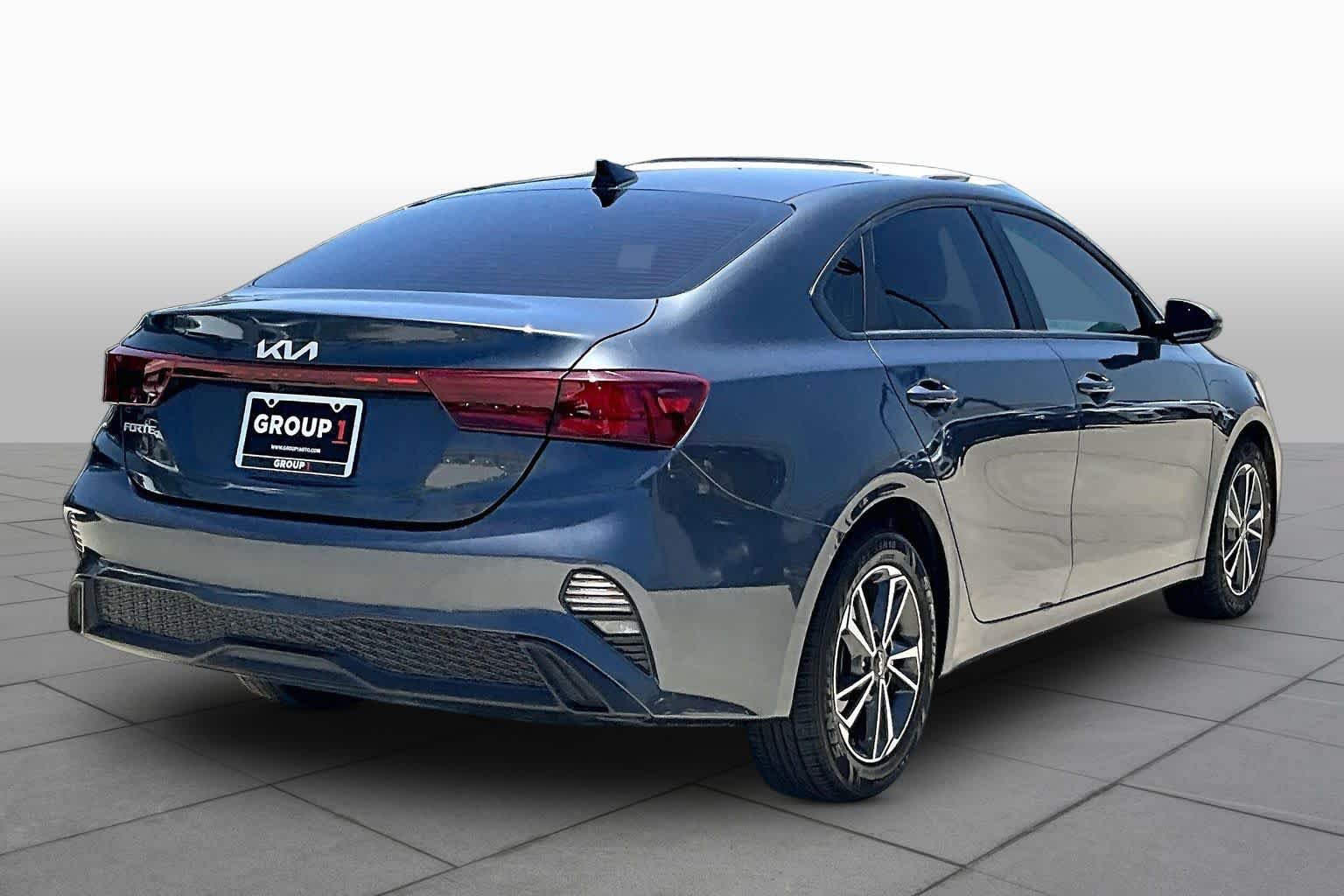 Used 2022 Kia Forte LXS w/ LXS Technology Package FWD image 12