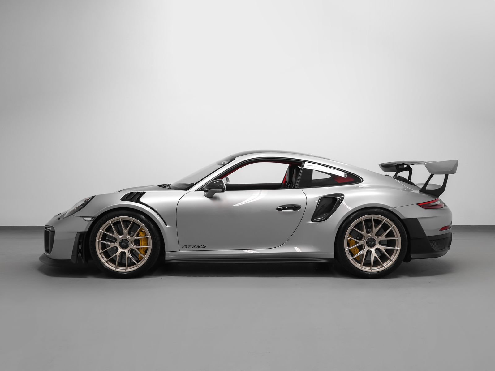 Certified 2018 Porsche 911 GT2 RS RWD image 2
