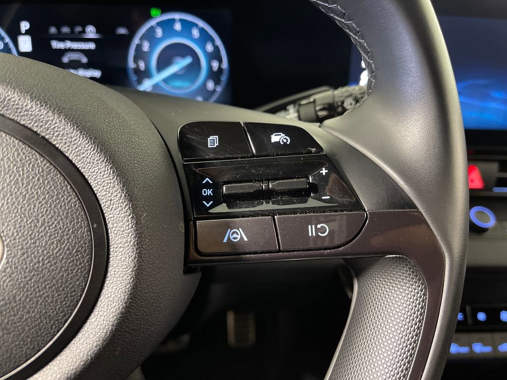 Certified 2025 Hyundai Elantra SEL FWD image 29