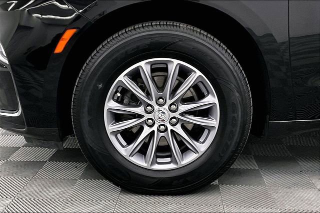 Used 2023 Buick Enclave Essence image 9