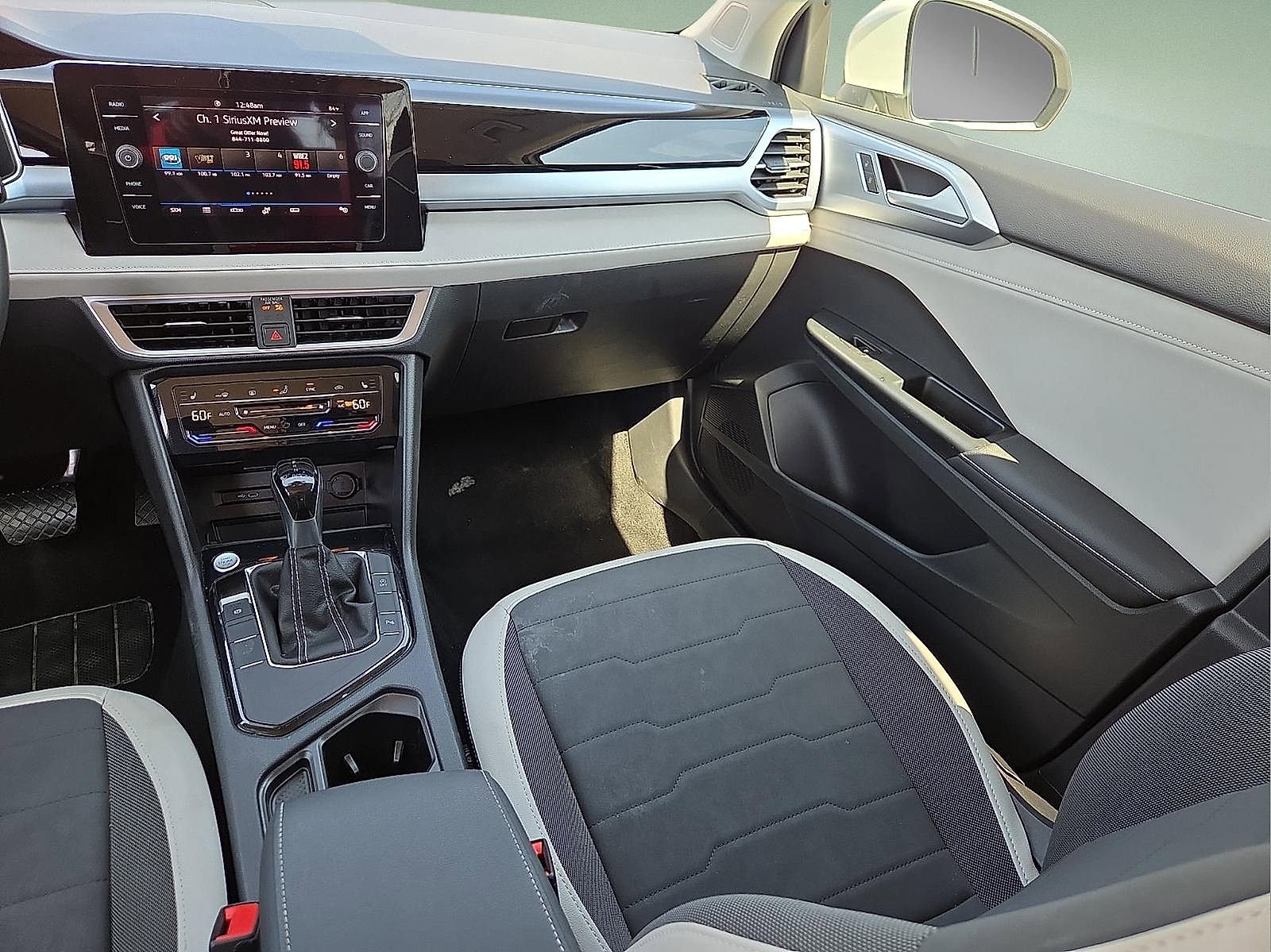 Used 2025 Volkswagen Taos SE image 12