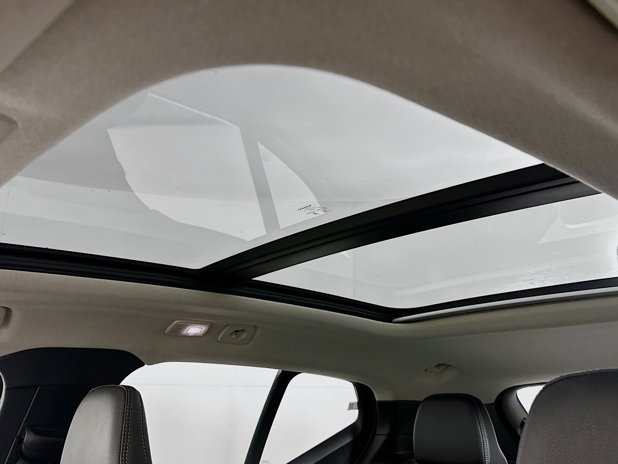 Used 2025 Volvo XC40 B5 Plus image 25