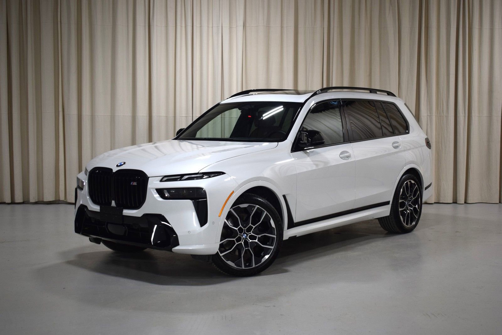 Used 2026 BMW X7 M60i image 1