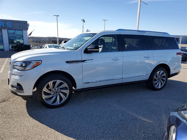 Used 2022 Lincoln Navigator L Reserve image 7