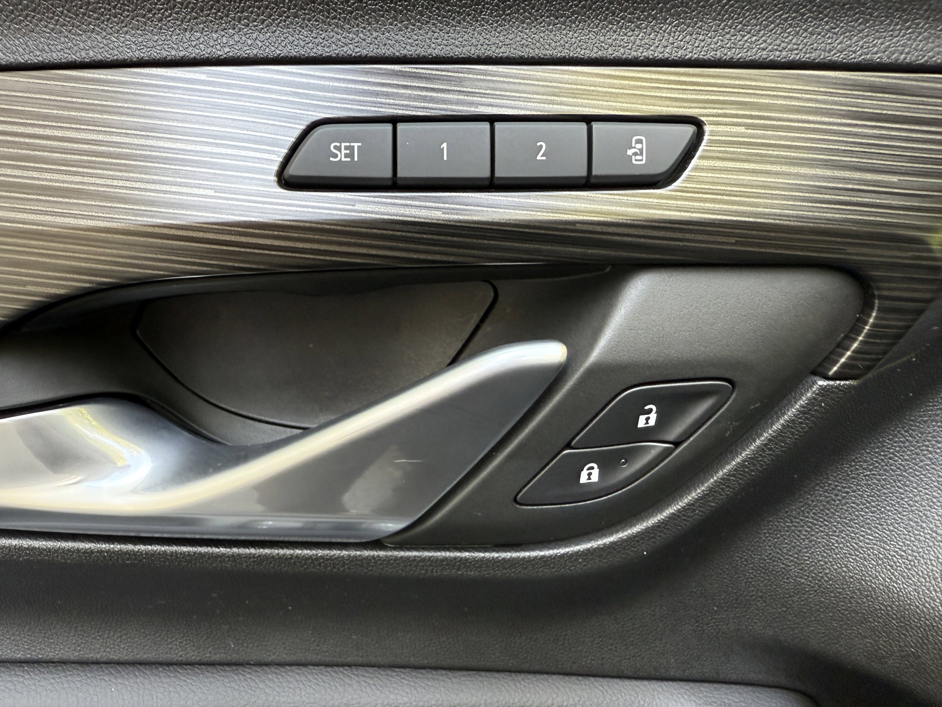 Used 2022 GMC Terrain SLT image 31