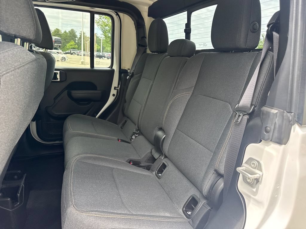 Used 2024 Jeep Gladiator Sport AWD/4WD image 32