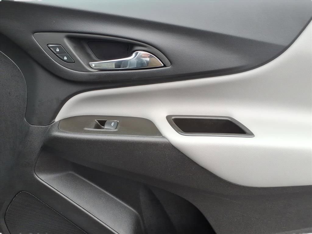Used 2023 Chevrolet Equinox LS image 9