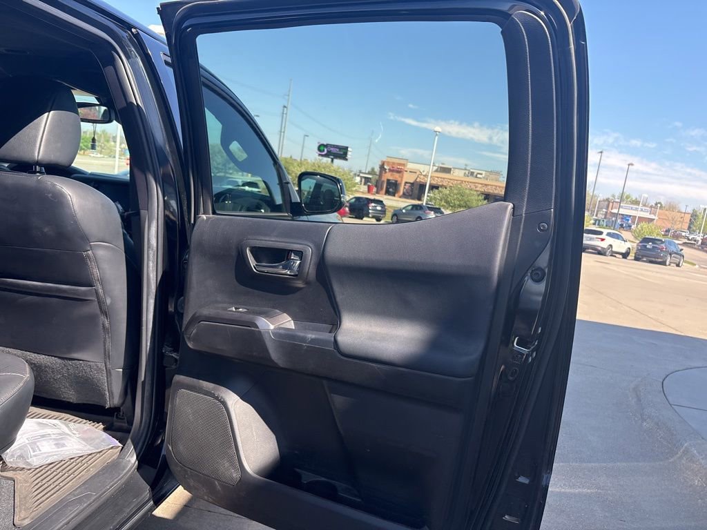 Used 2022 Toyota Tacoma TRD Sport w/ TRD Premium Sport Package image 31